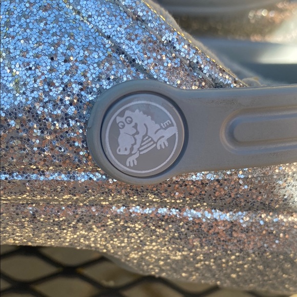 Preowned women’s Crocs  Silver Glitter Clogs 6.5 excellent - Picture 4 of 13